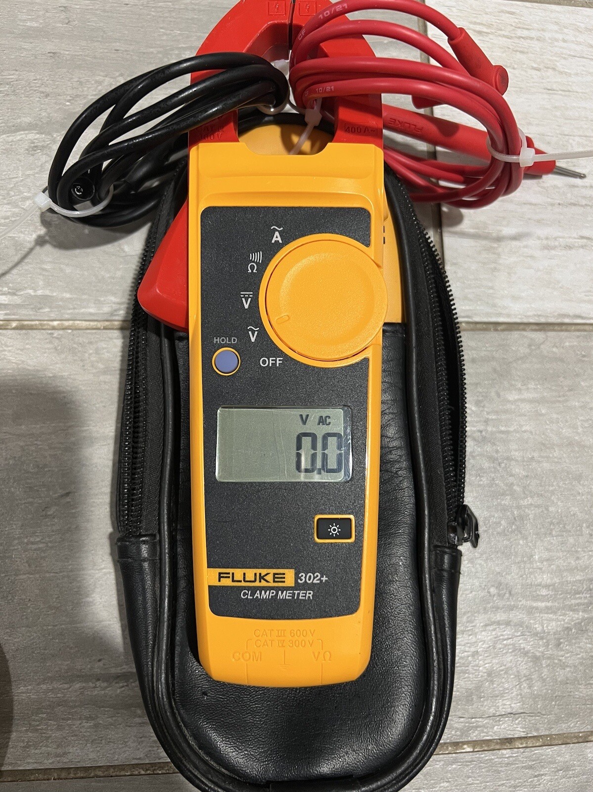 Fluke 302+ CAT III Digital Clamp Meter