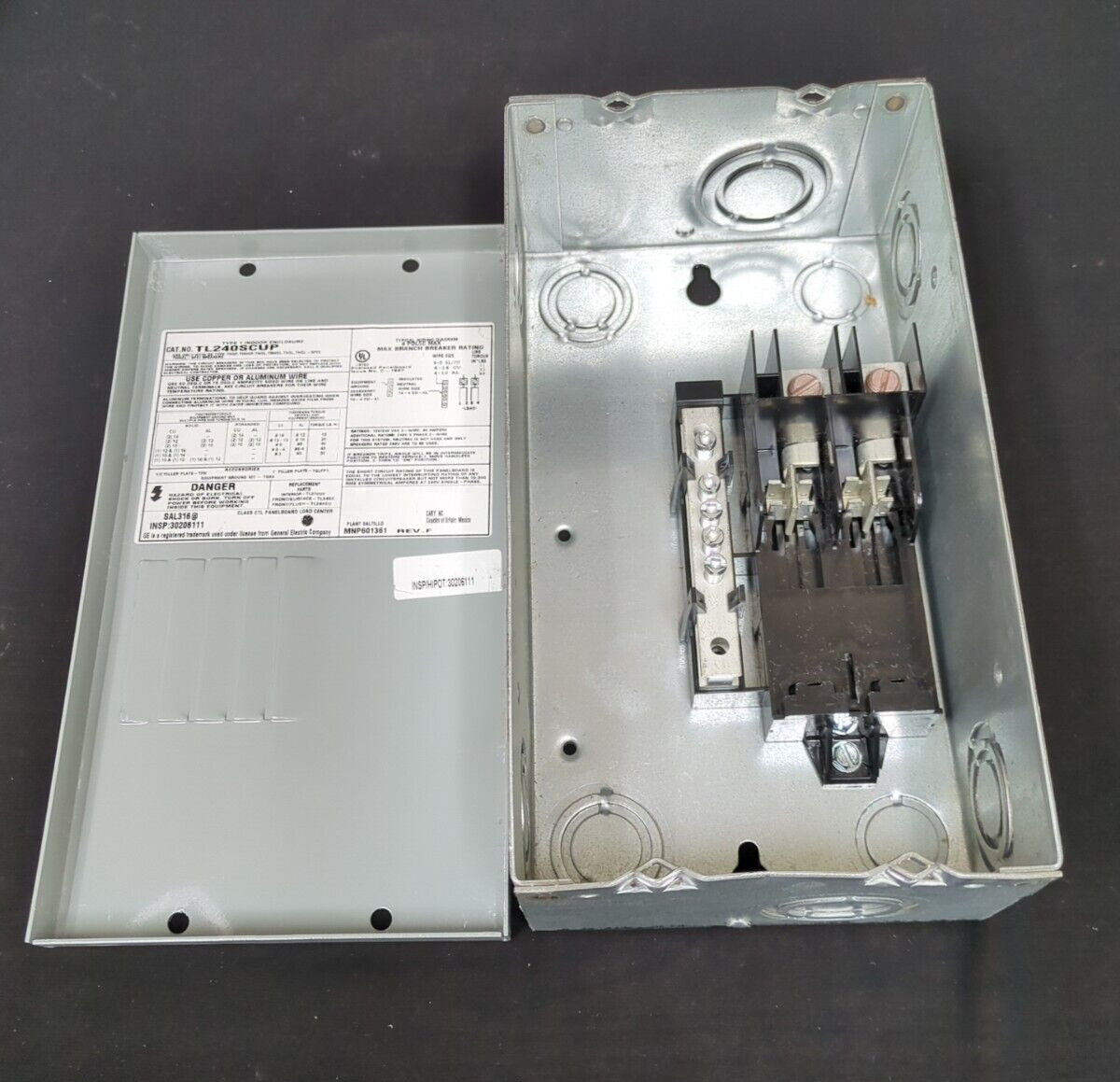 GE Main Lug 40 AMPS 2 Spaces 4 Circuits Surface Mount Indoor Enclosure