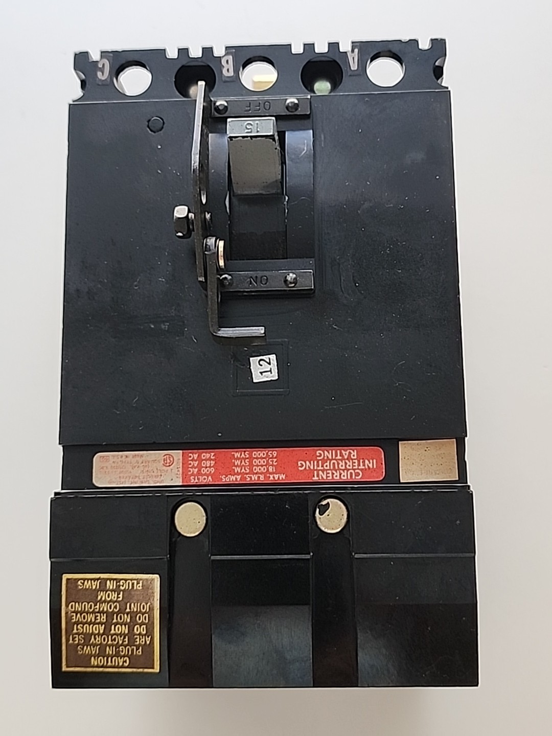 SQUARE D FH36015 3 POLE 15A 600V CIRCUIT BREAKER [2RE2]