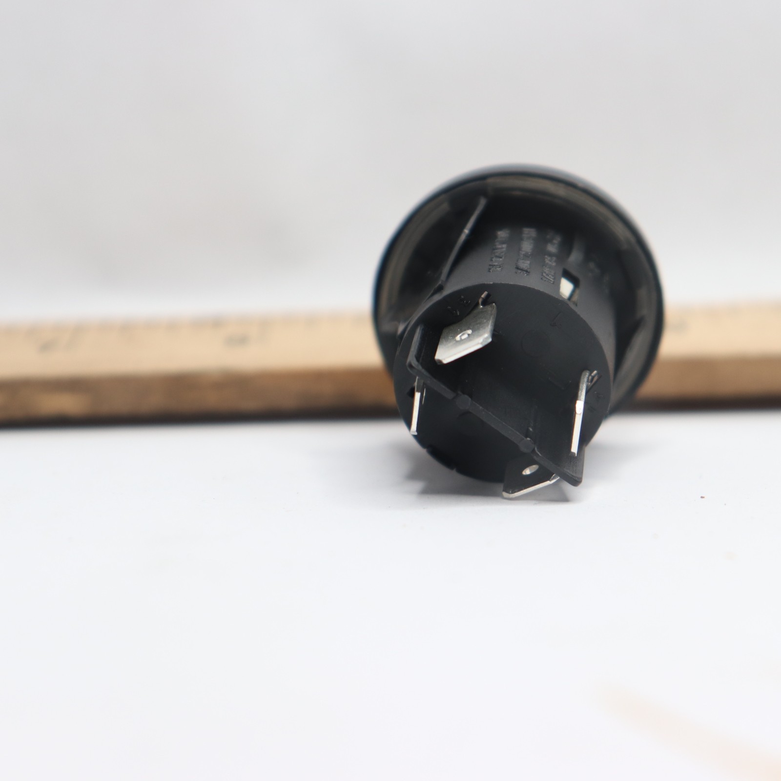 Pushbutton Switch Standard Panel Mount Snap-In 16A 125-250VAC 3/4HP T105