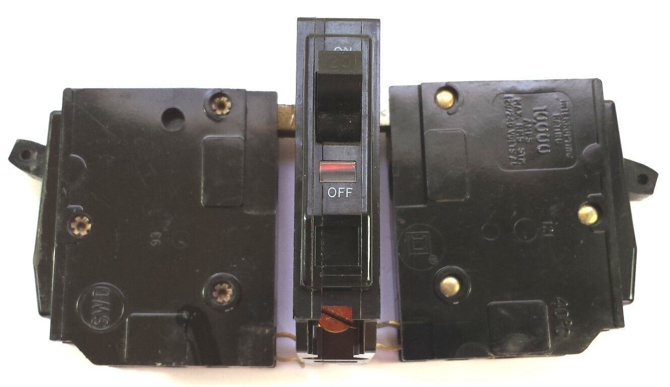SQ D QO120 20A 1P 120/240V 10KAIC PLUG IN MOLDED CIRCUIT BREAKERS 1 Pack
