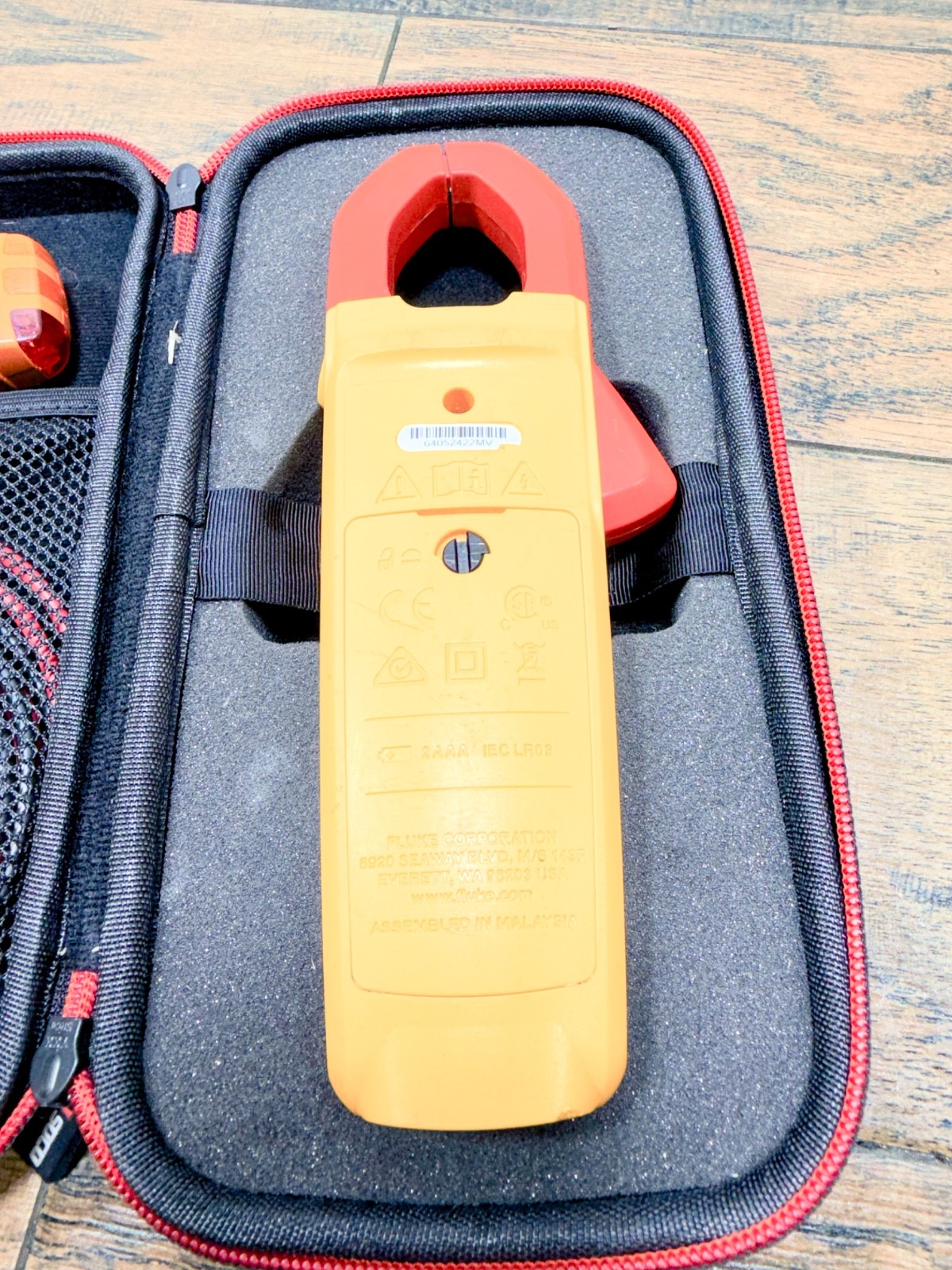 Fluke 323 True RMS Clamp Meter w/Fluke Leads & Case Y352