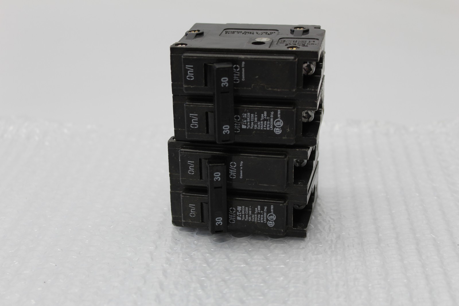 EATON HOM240 BREAKER 2POLES 40AMPS LOT OF 2 NSNP