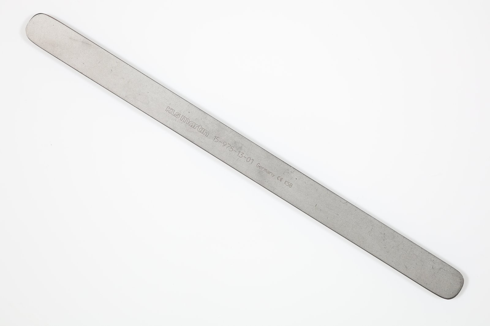 KLS Martin 15-975-13-01 Martin Abdominal Spatula, Str, Malleable, 7-3/4in