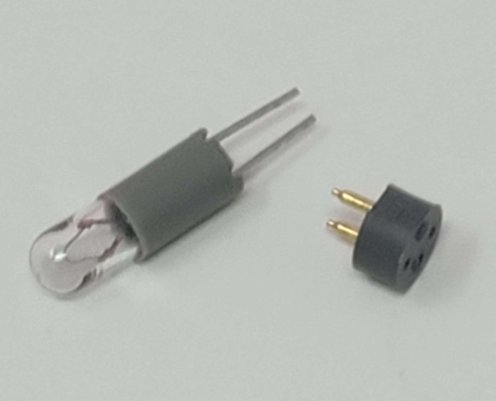 Lot of 10 – 7349 – Subminiature Bi-Pin Lamp, 6.3V, 200mA, 1/8” Pin with Socket