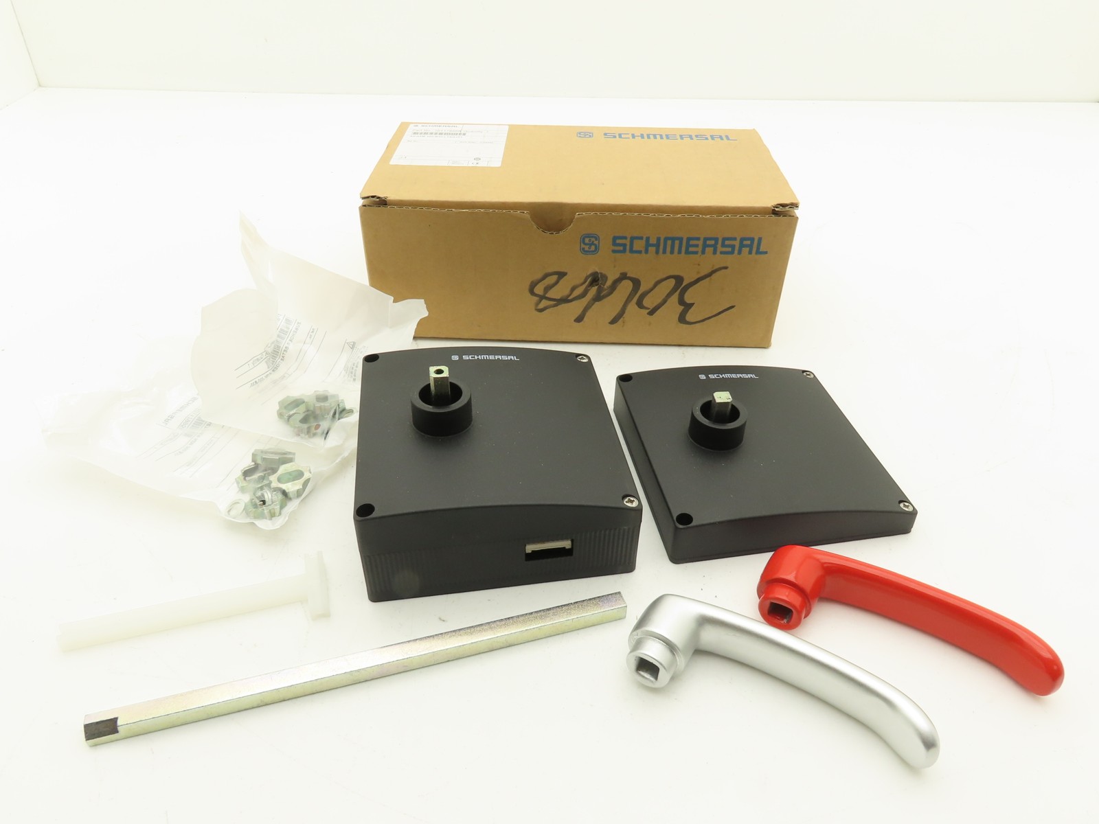 Schmersal AZ/AZM 200-B30-LTAG1P1 Solenoid Interlock Emergency Exit Door Handle