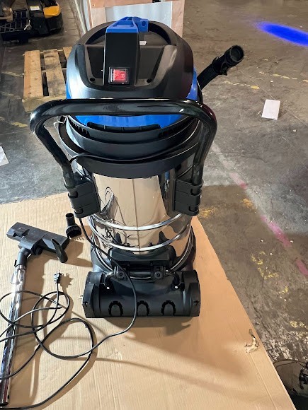 Lavex 13 Gallon SS Commercial Wet / Dry Vacuum with Toolkit – 100-120V, 1200W