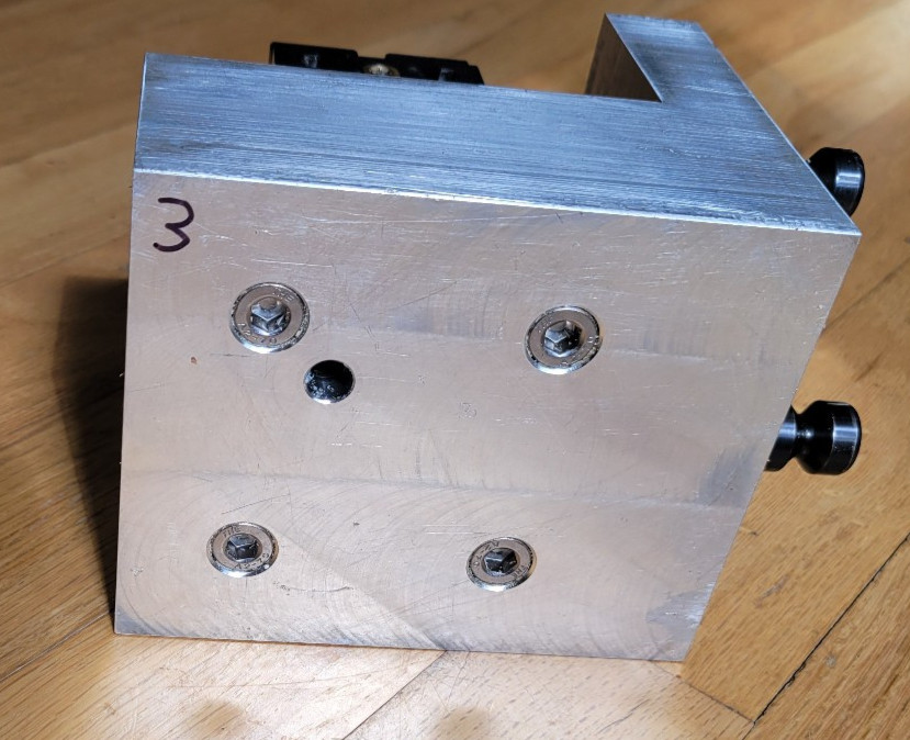 Lang Makro Grip 46 CNC Self-Centering 5-Axis Vise 47065, Pullstuds – 90° Plate