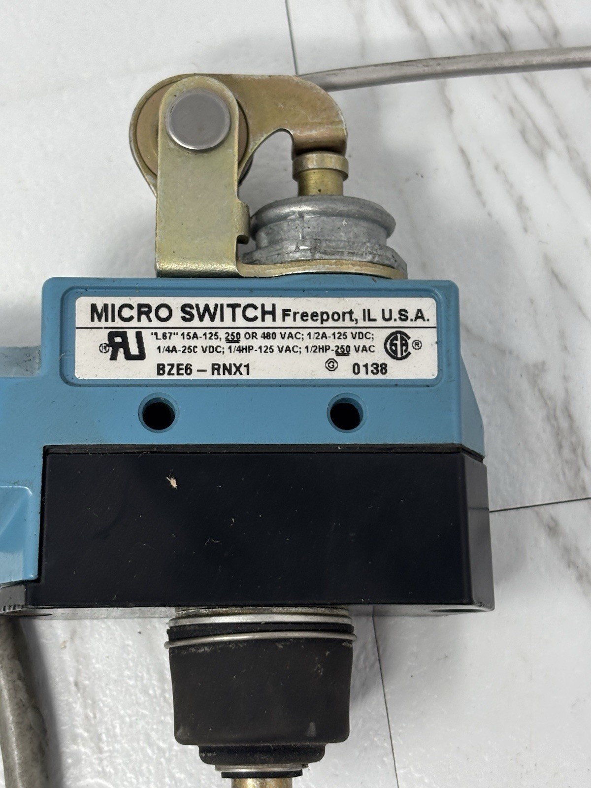 Microswitch BZE6-RNX1 Limit Switch, 480VAC Max, 15A, Top Plunger, Made in USA