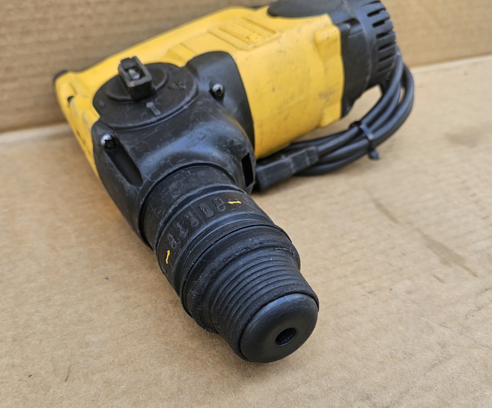 Dewalt D25304 Heavy-Duty 1 Inch L-Shape SDS Rotary Hammer Corded Drill