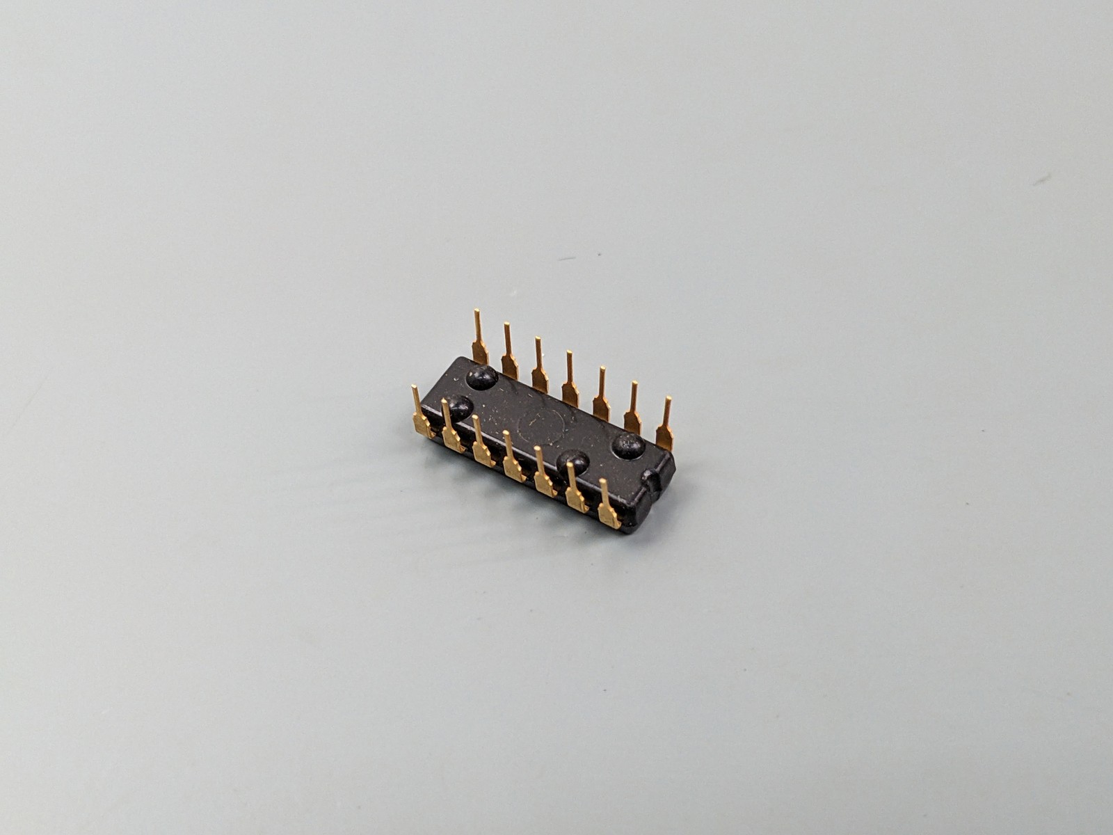 (2) Motorola MC789P Hex Inverter MRTL Logic ICs