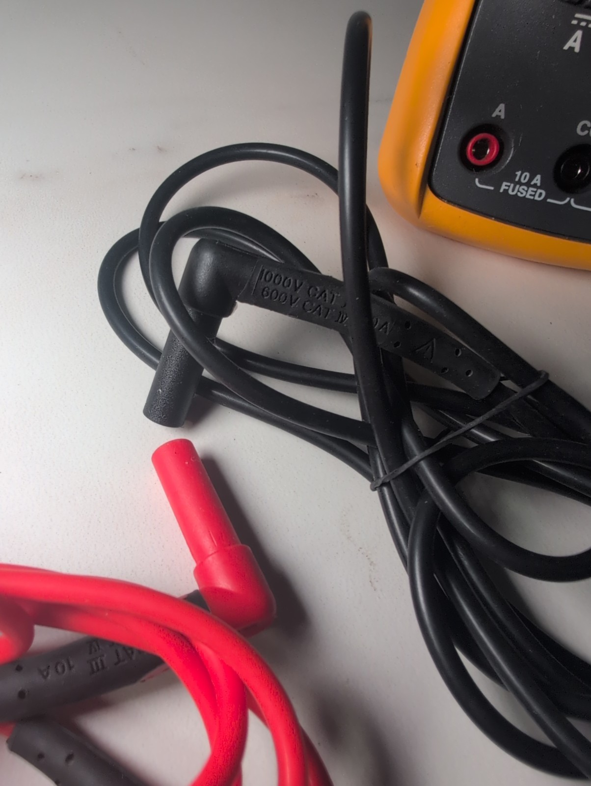 Fluke 115 True RMS Digital Multimeter with Leads
