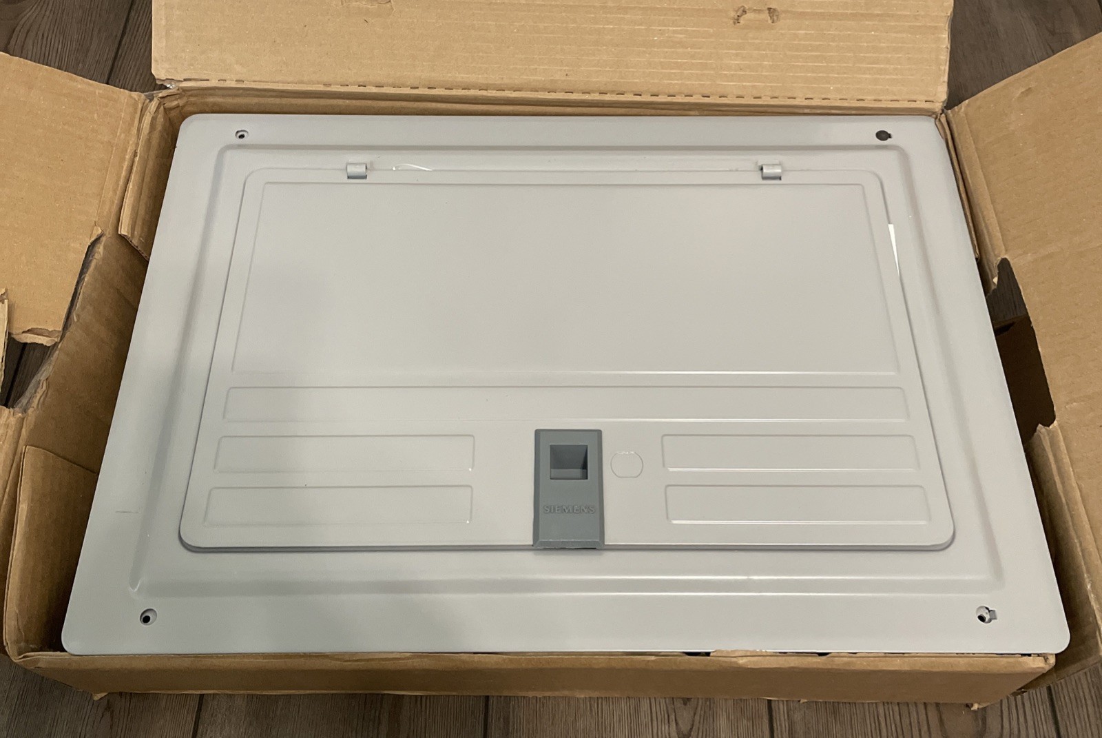 Siemens SN2020B1100P1 100A Main Breaker Plug-On Neutral Load Center 20 Spaces