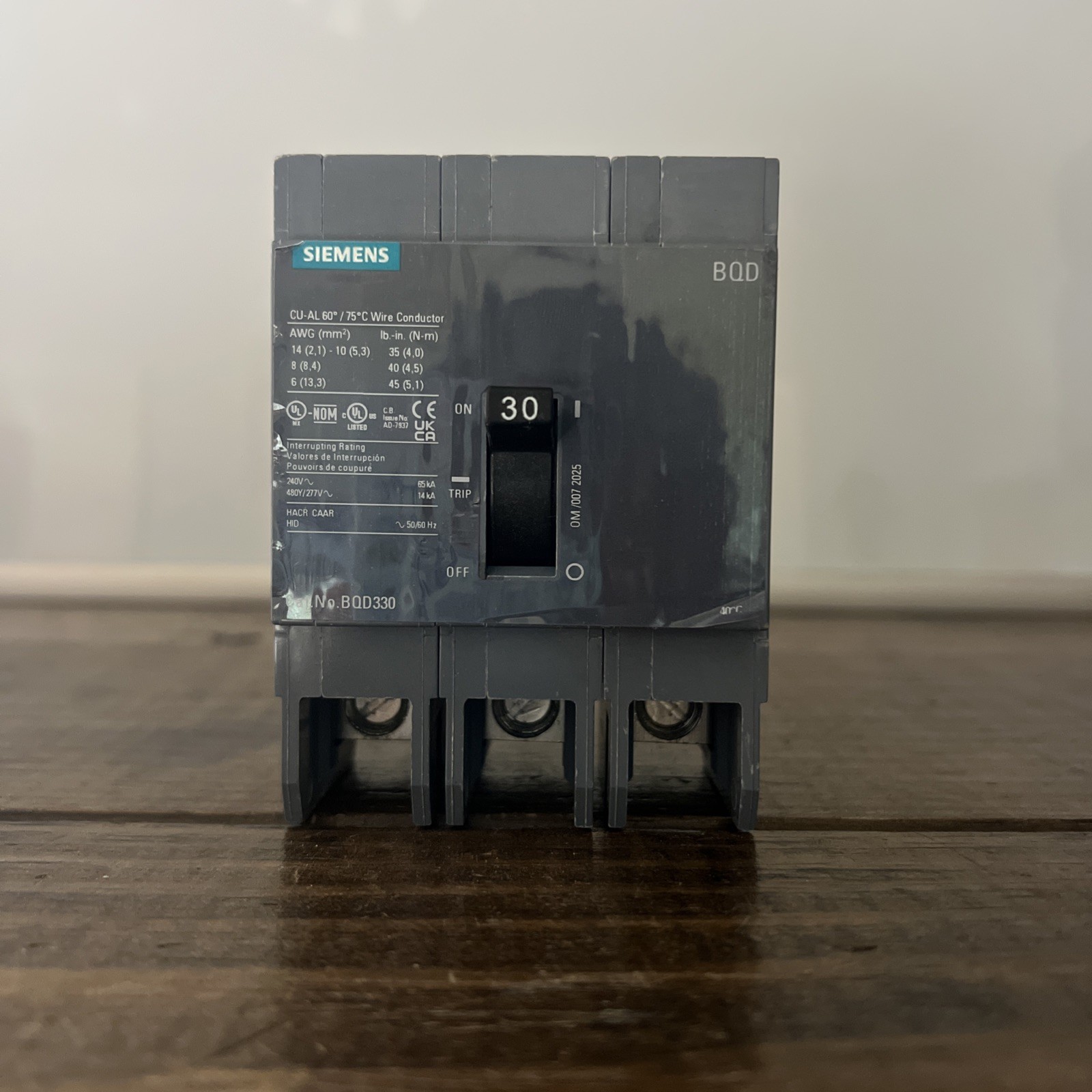 Siemens BQD330 30 Amp 480 VAC 3 Pole Type BQD Bolt On Breaker NO BOX