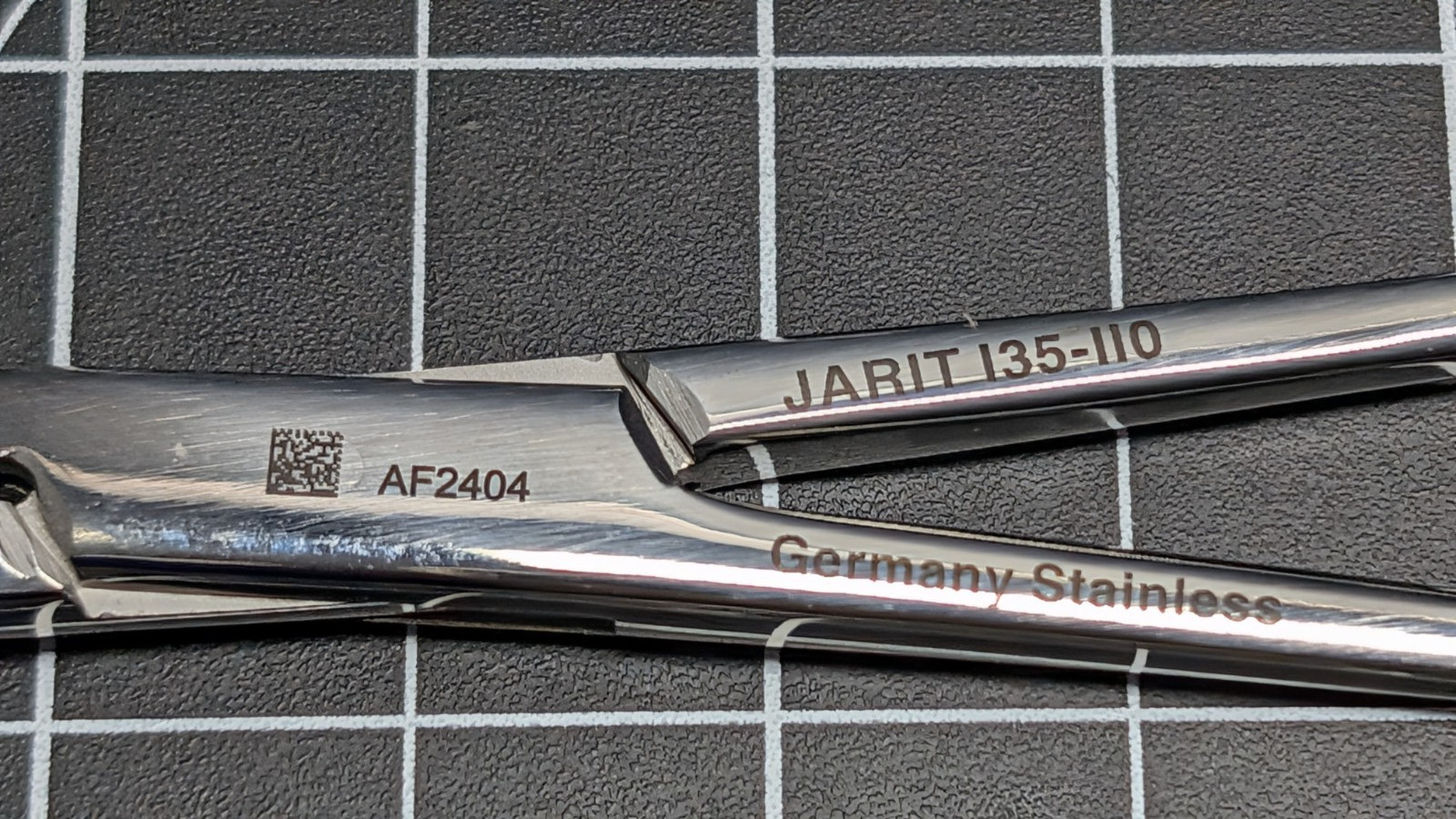 Integra Jarit 135-110 Allis Tissue Forceps 5 x 6 Teeth, Straight 7-3/8″ surgical