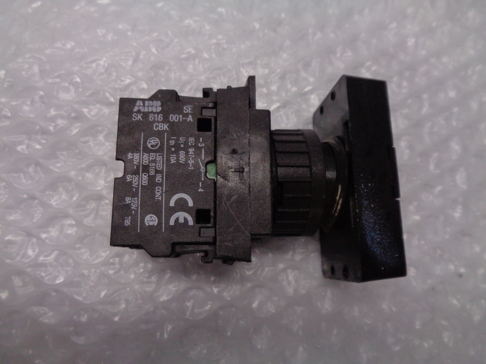 ABB SK 616 001-A MOMENTARY SWITCH NSNP