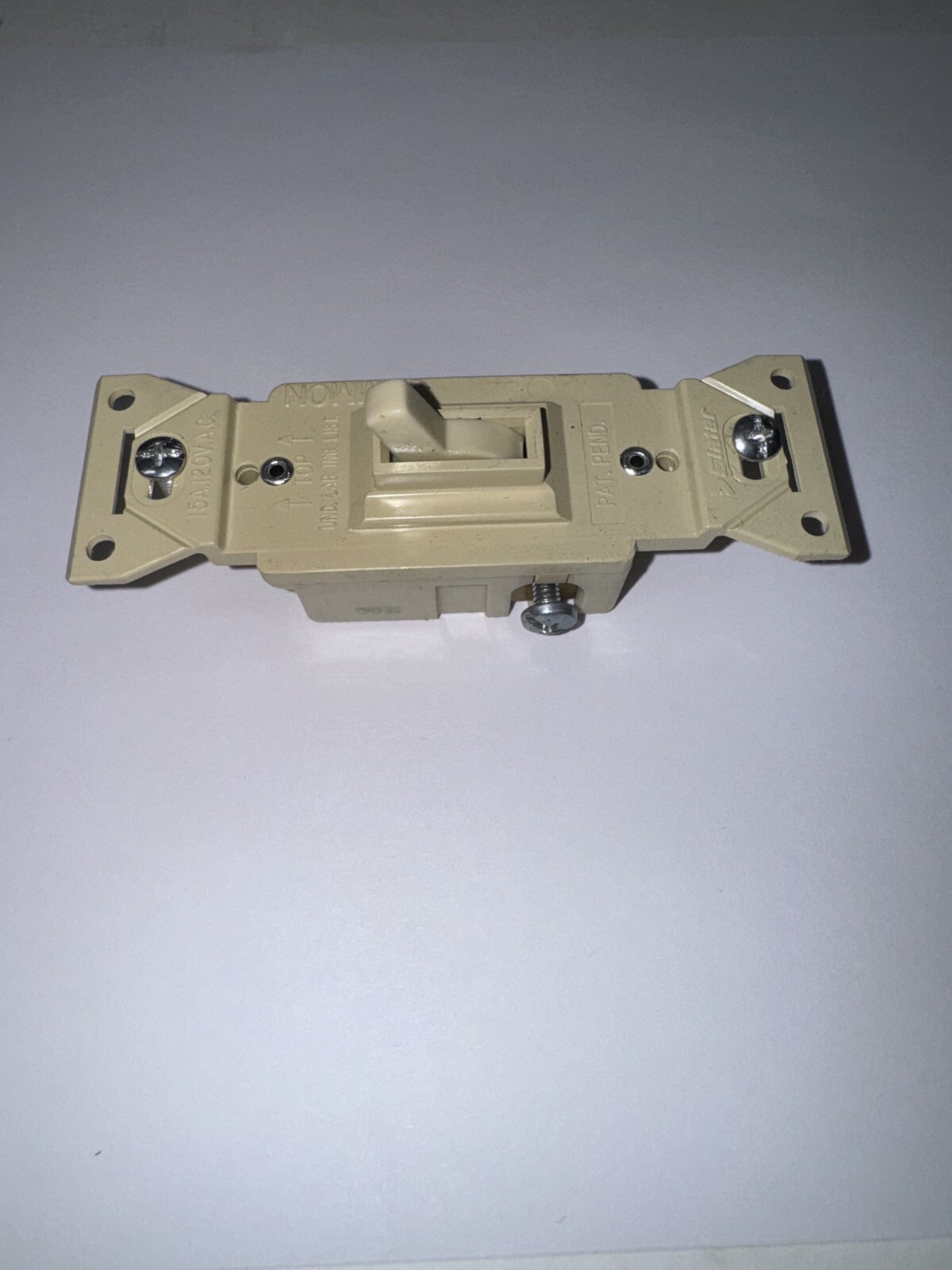 QTY/7 Pass & Seymour HT663-I Ivory 3 Way AC Switch Side/Back Wired 15A 120V AC