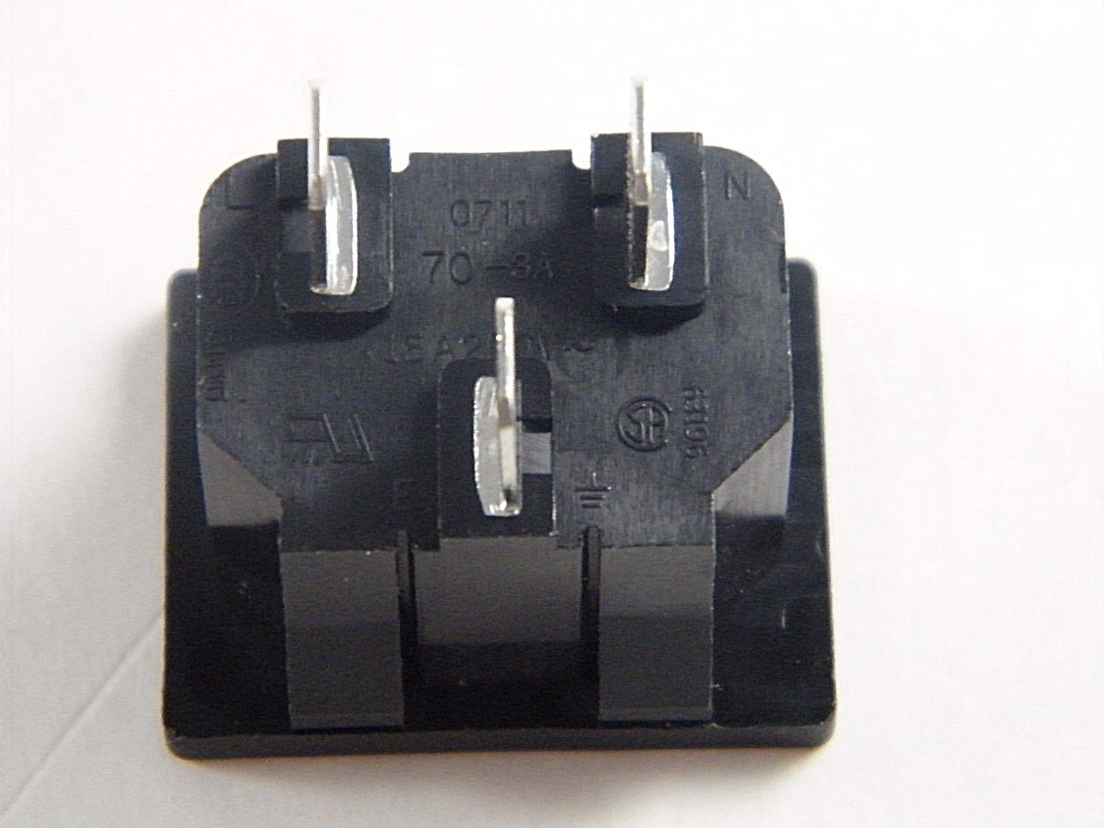 INALAYS AC POWER STANDARD C14 INLET CONNECTOR 0711 SNAP-IN ~ NEW NWOP