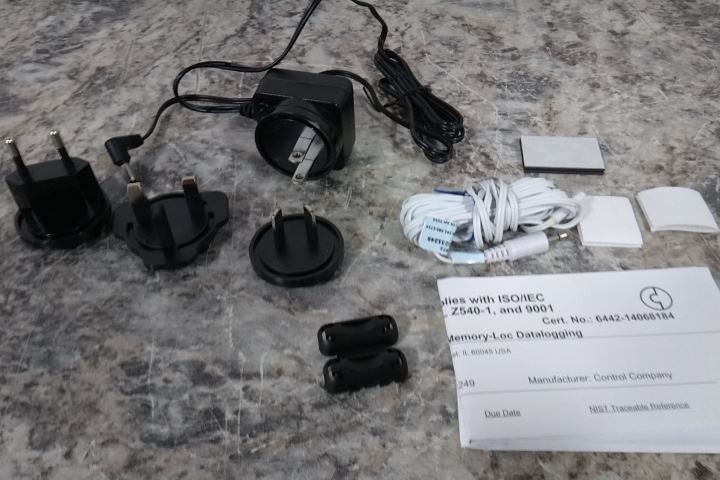 Traceable 6442 -58° to 158°F/-50° to 70°C Data Logging Thermometer (BW)