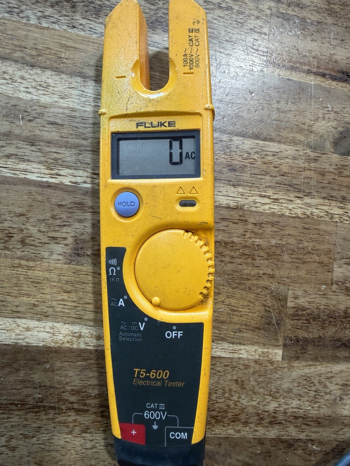 Fluke T5-600 Electrical Tester Clamp Meter w/ Original Leads Tested Works Great