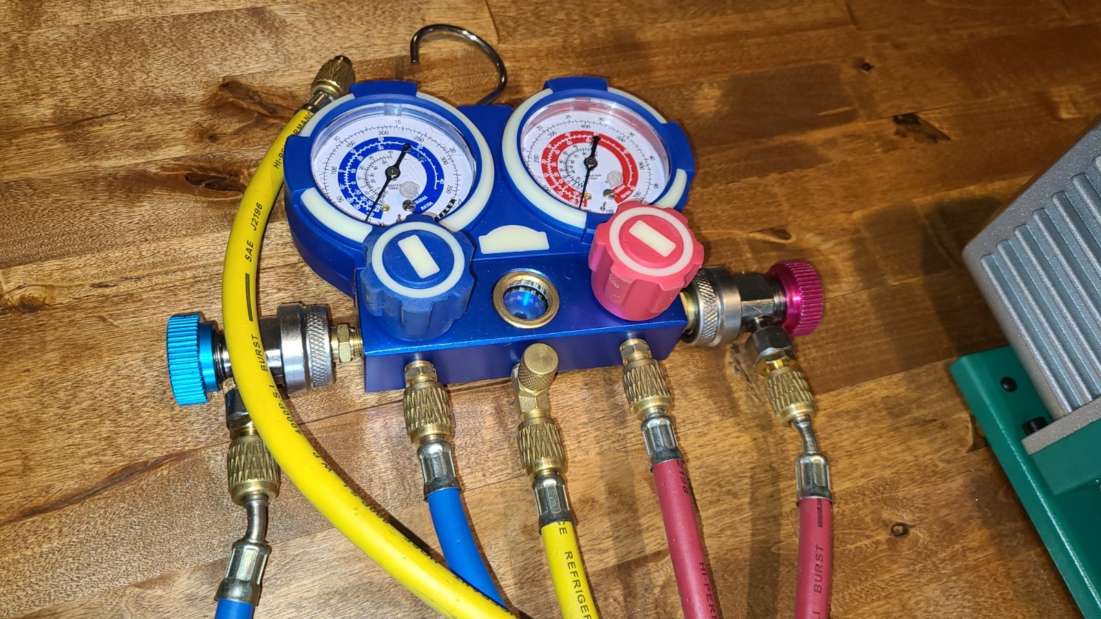 1/4 HP 3.5 CFM Queenmail HVAC Vacuum Pump VP125 & MG-2-R134a Gauge & Hoses