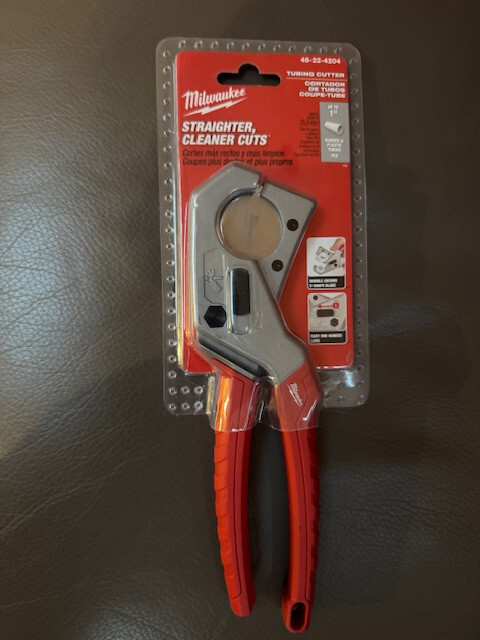NEW MILWAUKEE 48-22-4204 TUBING CUTTER UP TO 1″ RUBBER & PLASTIC TUBING SEALED