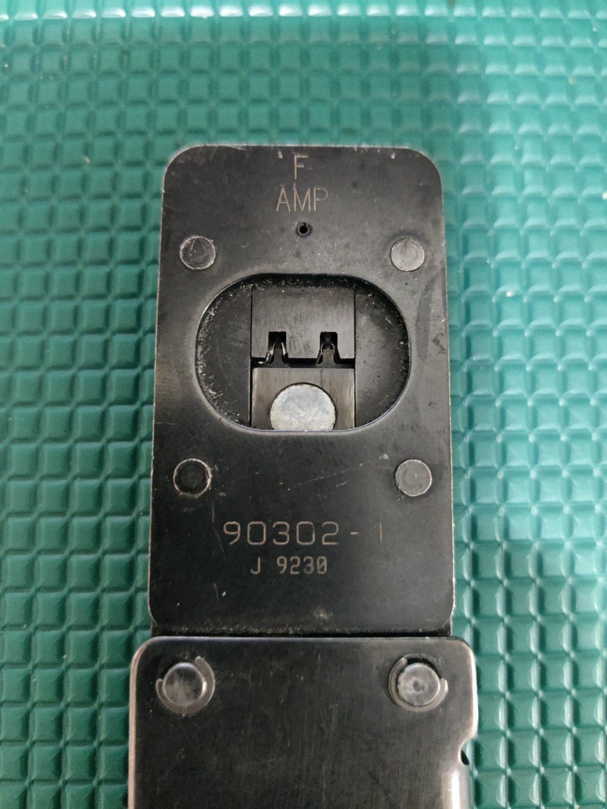 AMP 90302-1 Certi-Crimp Hand Tool. Type F D-sub . Vintage 1992 (Used)