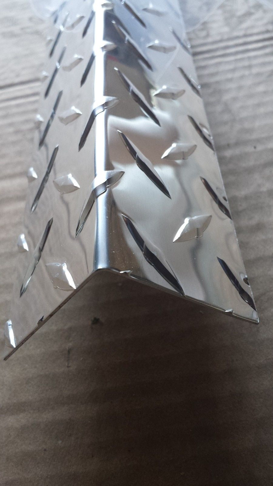 (4) 4FT Aluminum Diamond Plate Corner Guard (3″ x 3″ wing) – BRIGHT FINISH