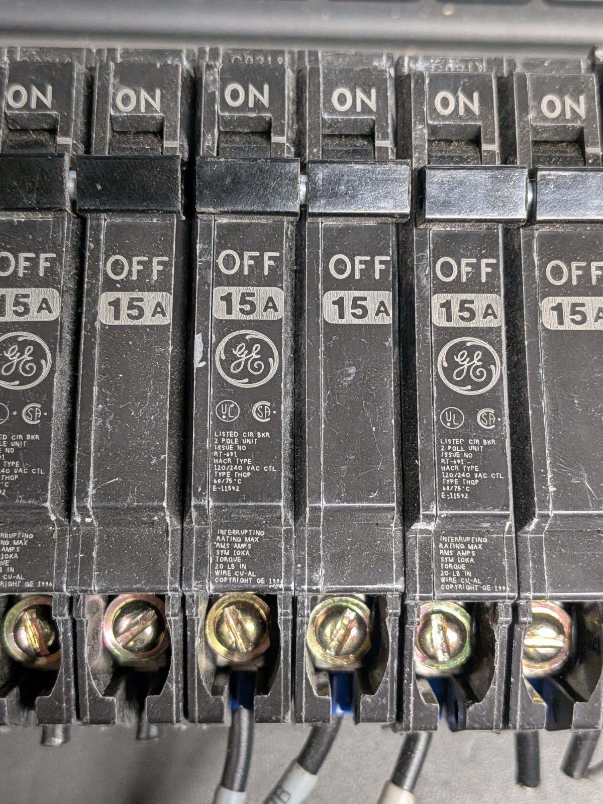 GE Q-Line 2-15 Amp Single-Pole Tandem 120/240-Volts Circuit Breaker (Lot of 10)