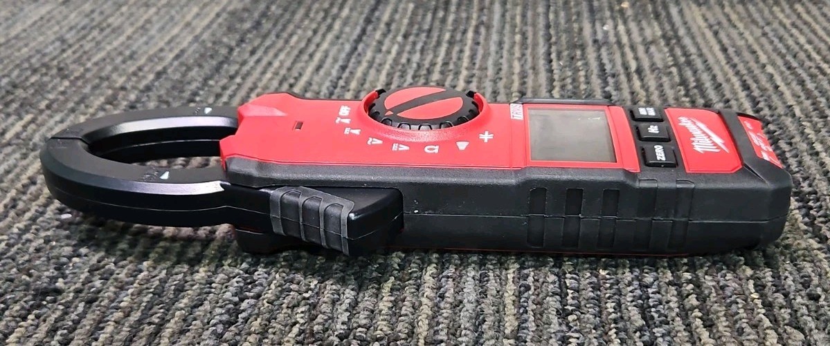 Milwaukee Tools 2237-20 CAT III 600V Clamp Meter with Leads