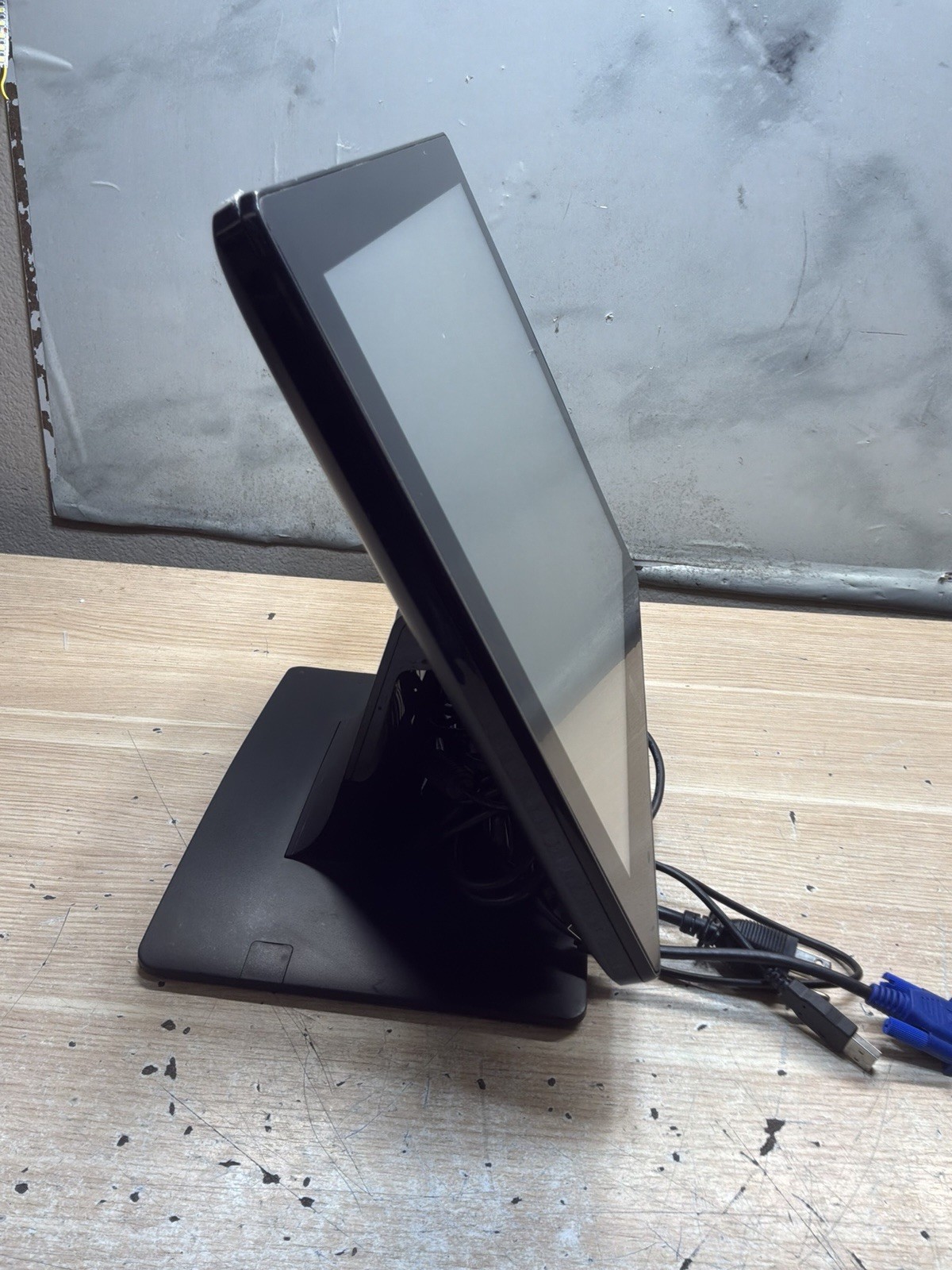 Elo Touch ET1517L-7CWB-1-BL-ZB-G Touch Screen Monitor/JUA3858