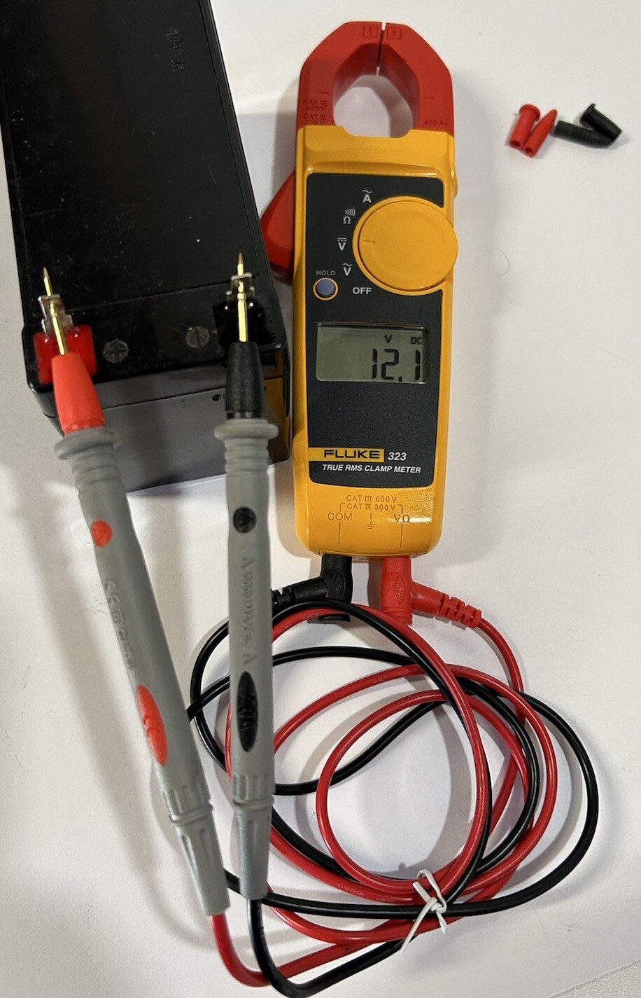 Fluke 323 True-RMS Digital Clamp Meter, 600V AC&DC Voltage,Ohm W/case Excellent
