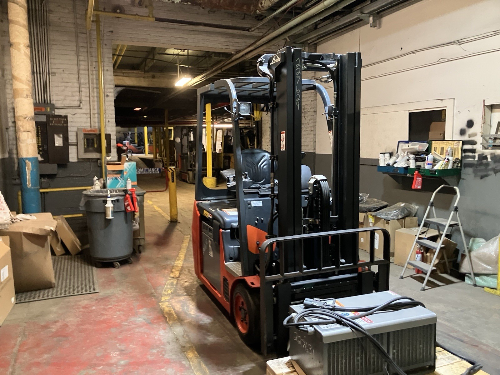 2020 Linde 3600 LB Forklift with Side Shift and Triple mast lithium-ion battery