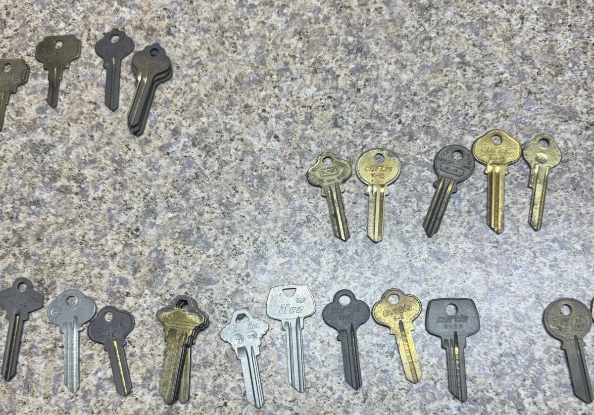Lot 135 Key Blanks 3 lb Many Patterns See Details Ilco Master National Schlage