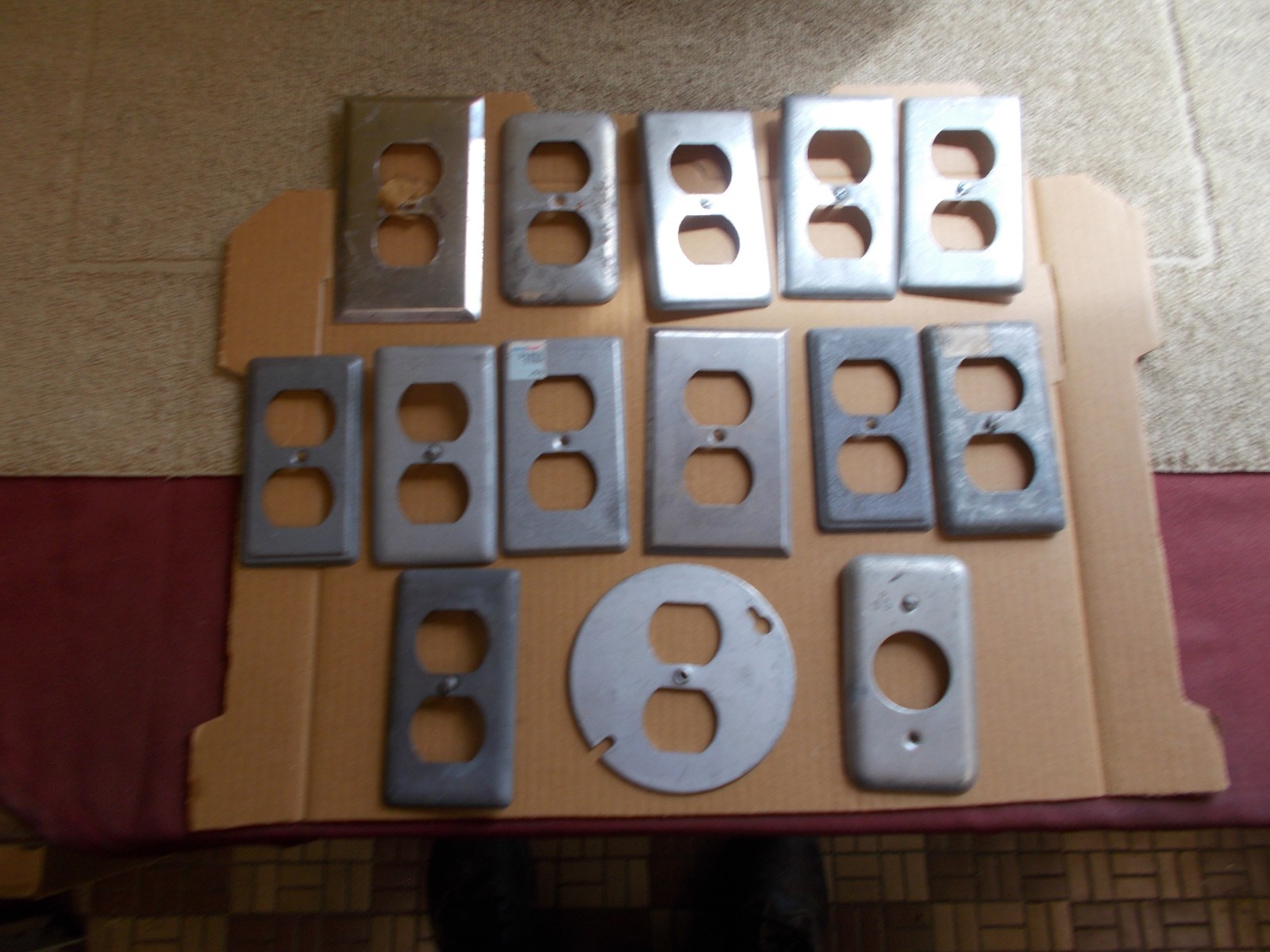 VTG INDUSTRIAL OUTLET COVER RACO NO NAME METAL MIZED LOT SIZES LOT – 14 NEW USED