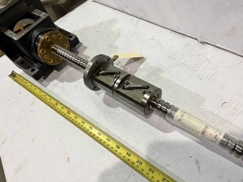 TSUBAKI BALL SCREW ASSY. # 31F-1015-4 THD LENGHT: 21.5″ THD dia: 25mm
