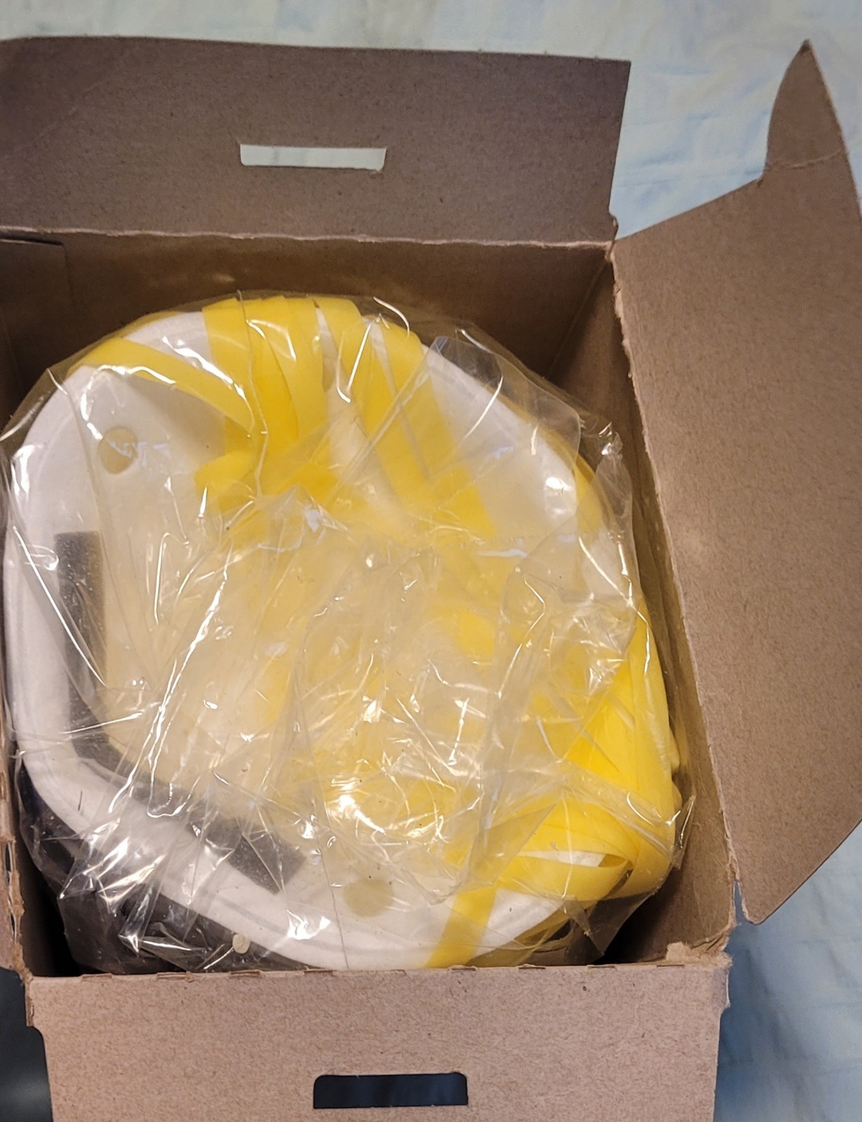 3M N95 Particulate Respirator Face Mask (8210) 20 pieces- Expires February 2029