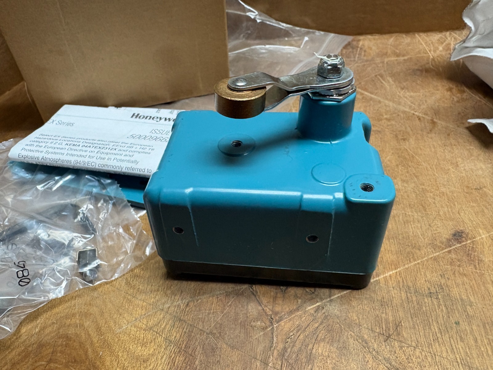 Honeywell EX-AR Limit MICRO Switch EXPLOSION PROOF 15amp SPDT Roller Lever(BH2)