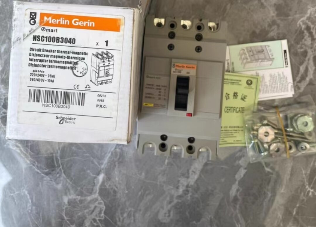 Schneider Electric NSC100B3040 Programmable Logic Controller Circuit Breaker New