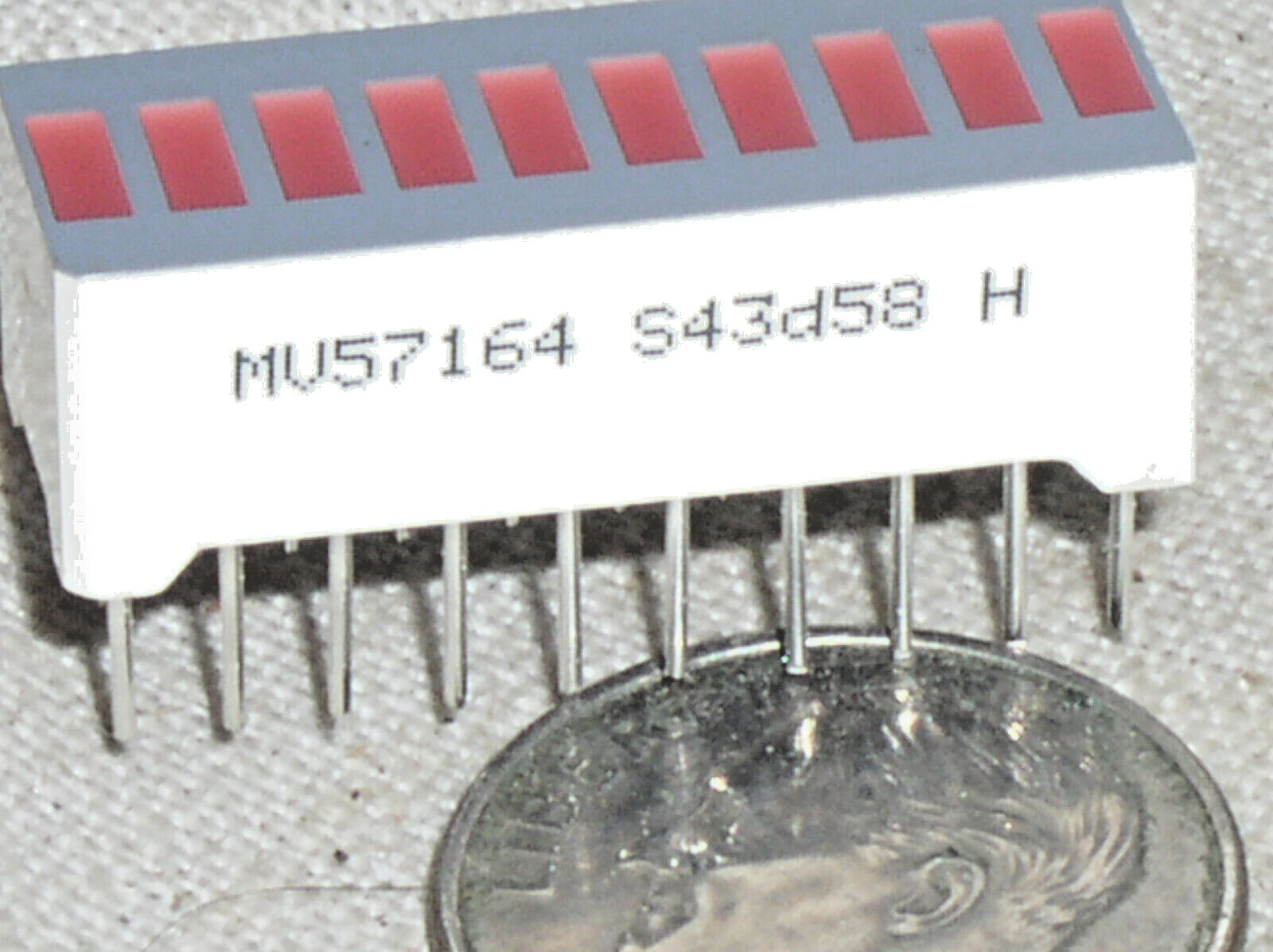 NEW EVERLIGHT M V57164 630NM 10 SEGMENT RED LED BAR-GRAPH DISPLAY 20-PIN DIP USA