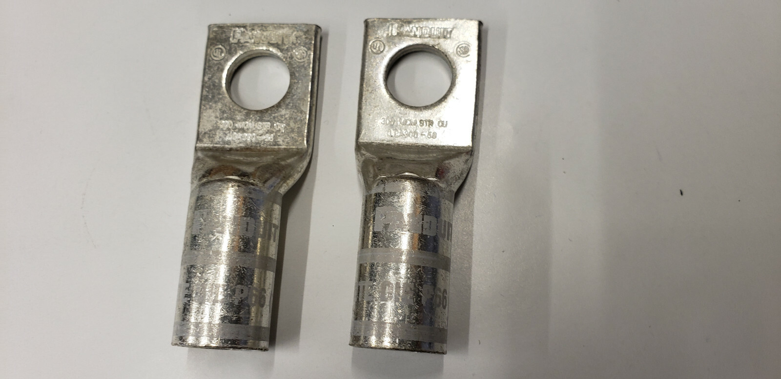 2-PC Panduit LCA300-58-X Copper Compression Lug 1 Hole Std Barrel 5/8″ Stud NEW