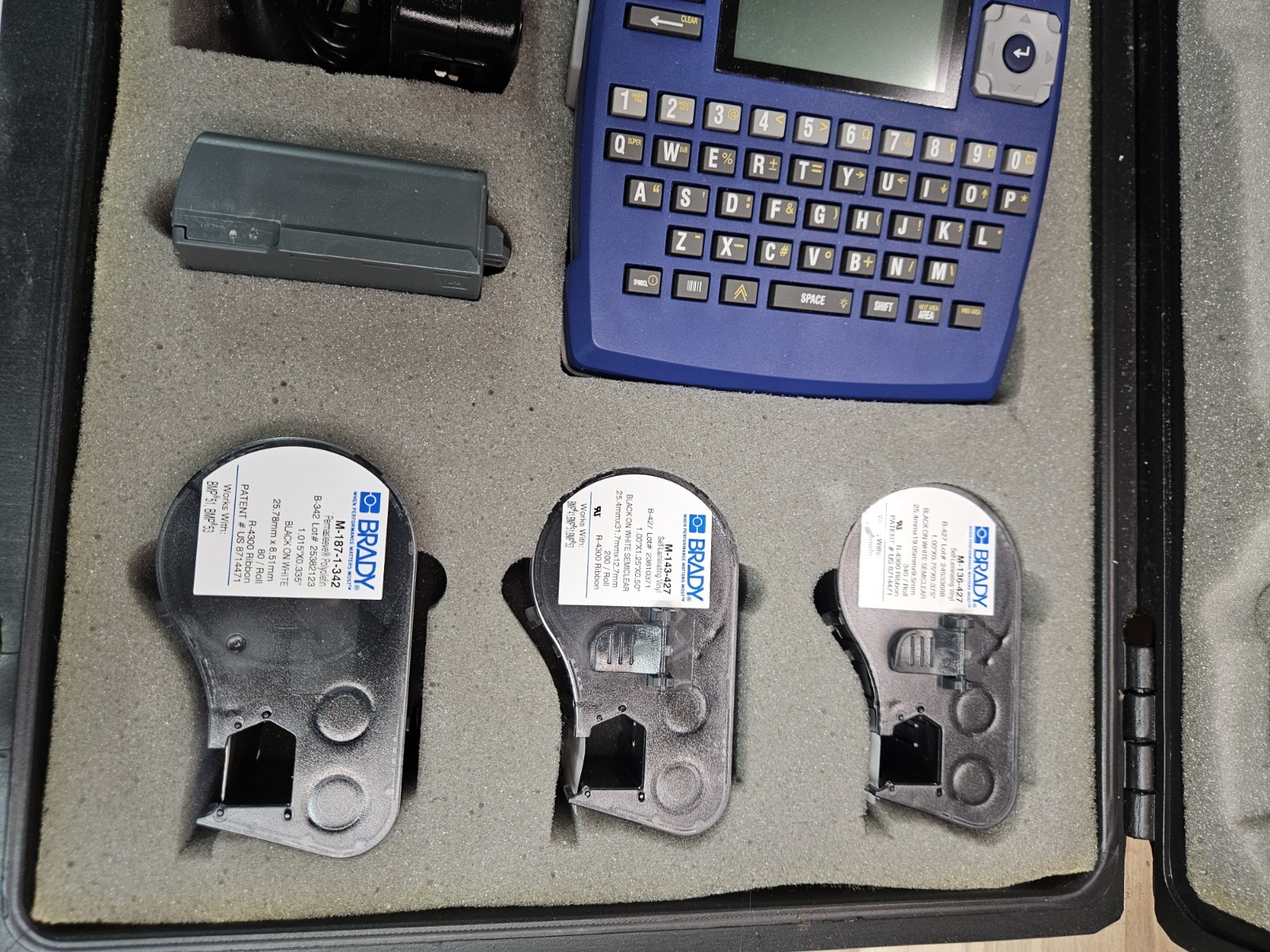 ​Brady BMP51 Portable Thermal Thermal Label Printer Industrial Bundle W/ Case