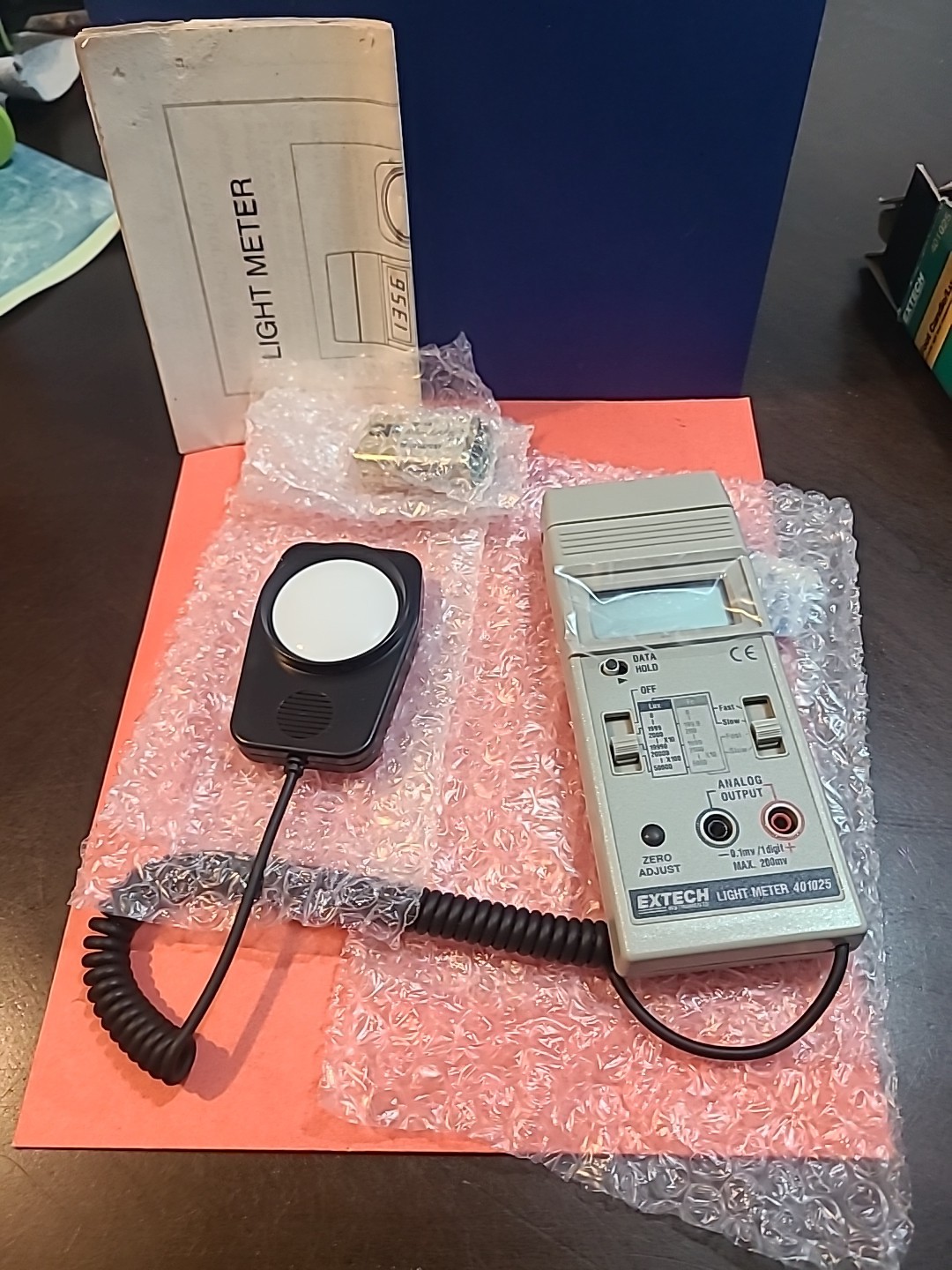 Extech 401025 Digital Light Meter 0-5000 Foot Candles 0-50000 Lux