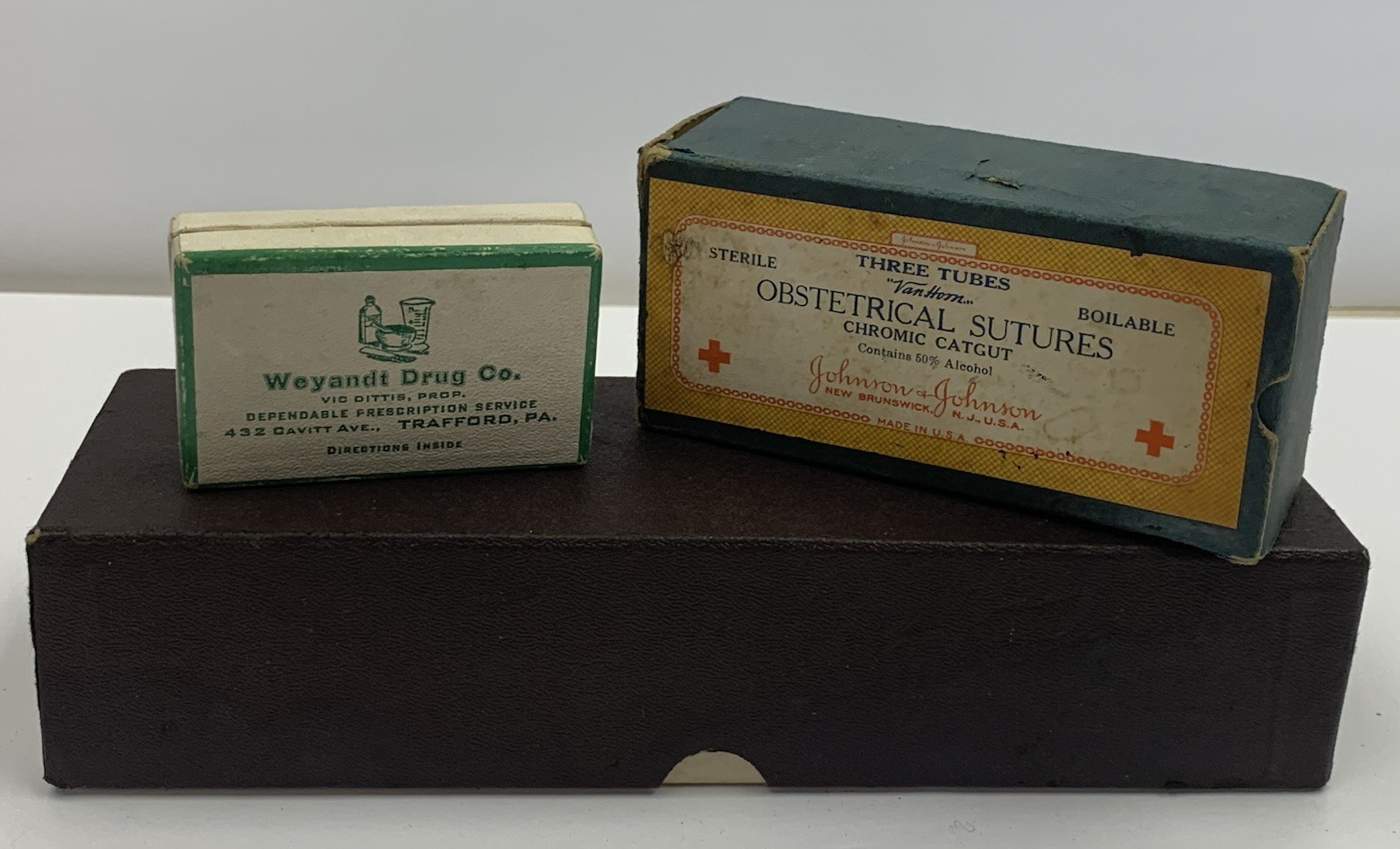 Vintage 1948 Becton Dickinson & Co B-D Yale 50cc Glass Syringe + Medical Sutures