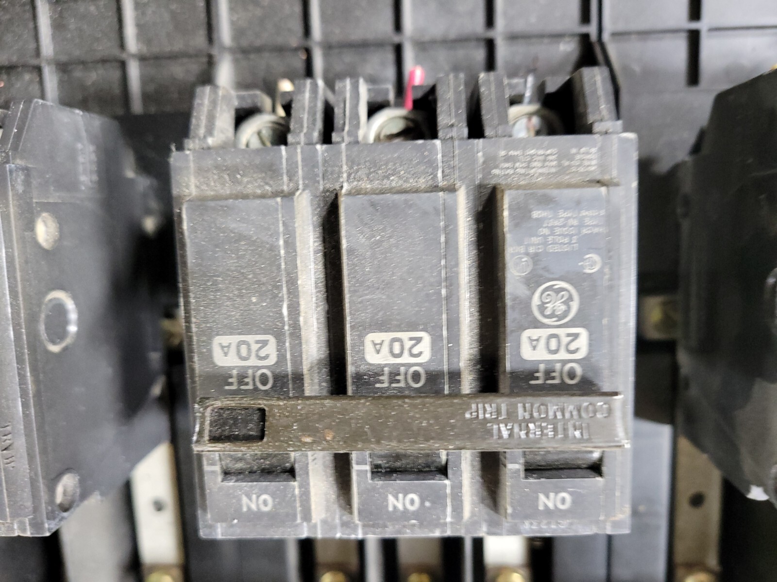 GE General Electric APN Spectra Series Panelboard 600 Amp 208Y/120 VAC 3PH 4W