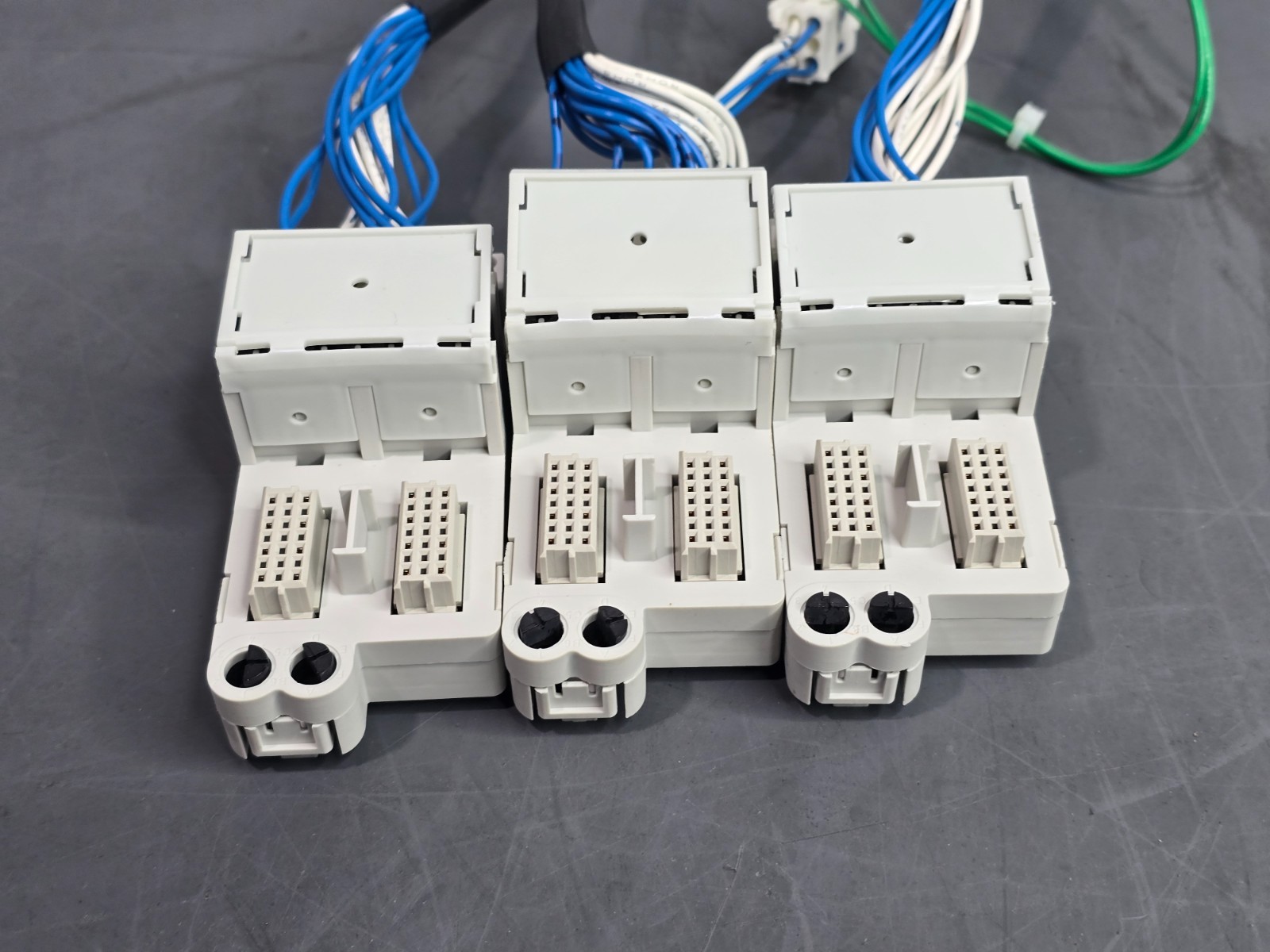 Lot of 3 Siemens IO-FST8-FT 8-channel Fused Field Terminal Block For 353R