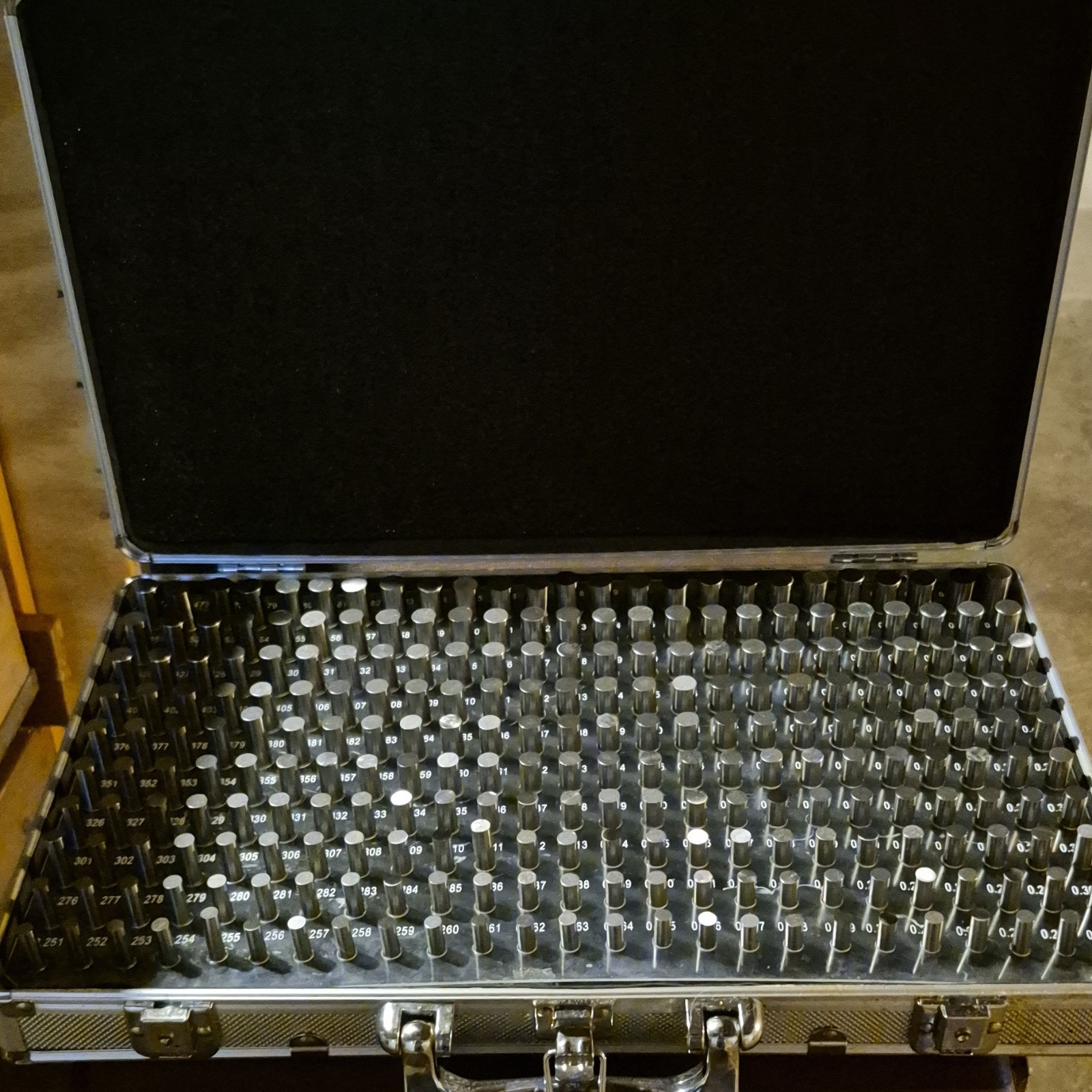 Accusize MZ1-1A Pin Gage Set 0.251″-0.500″ in Metal Carrying Case