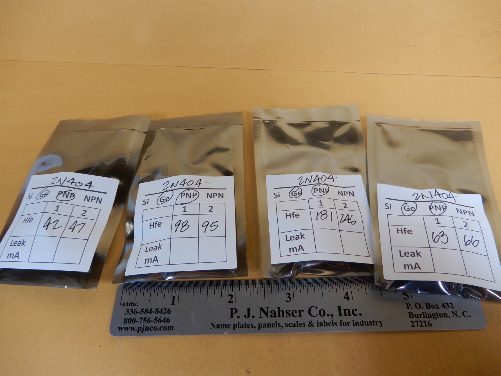 Signetics Lot of 2N404 Germanium PNP Transistors Pairs Hfe 42/47 98/95 181/246