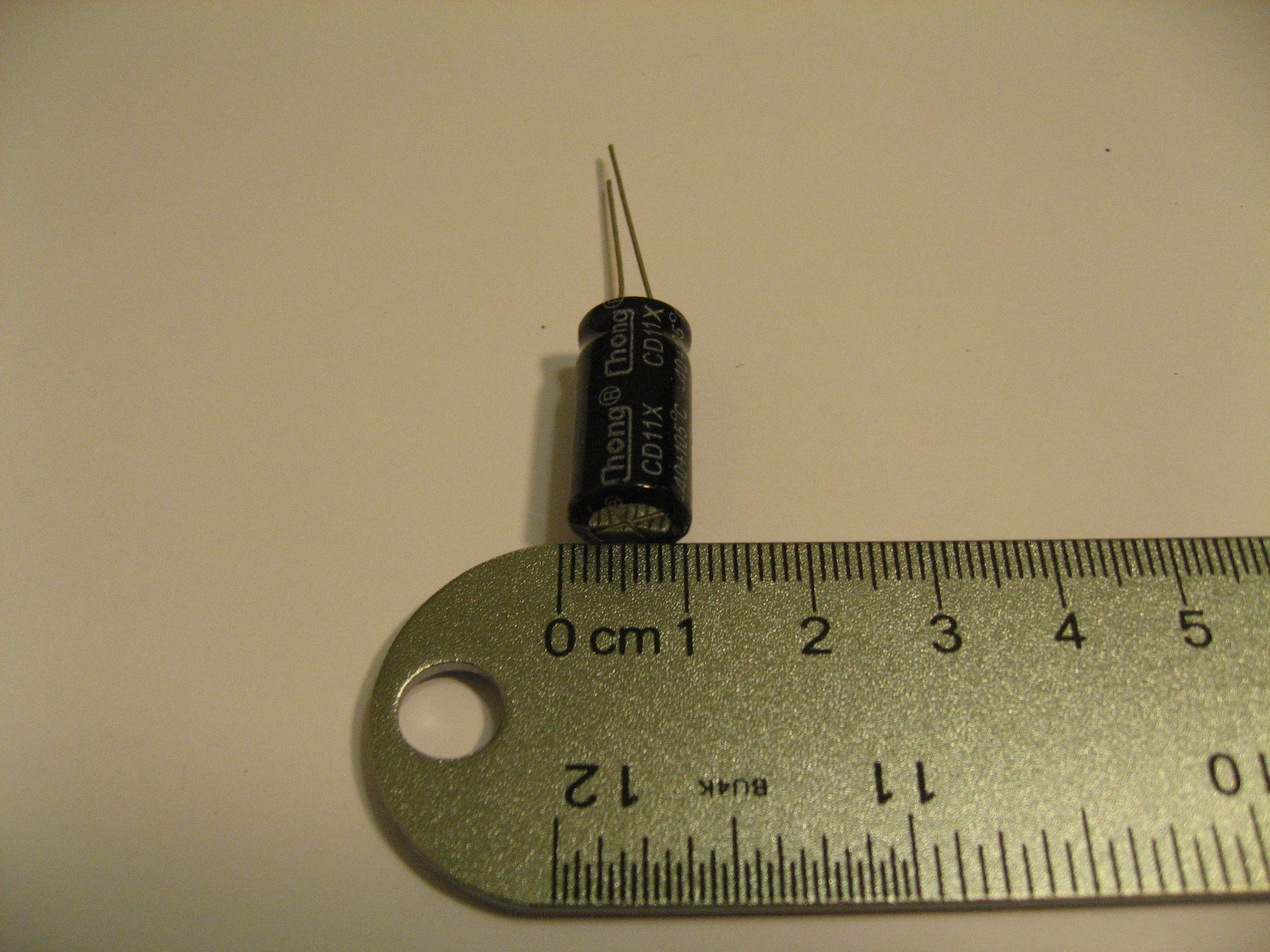 680uF 35V (10Pcs) Electrolytic Capacitors 35V 680uF Volume 10x20mm