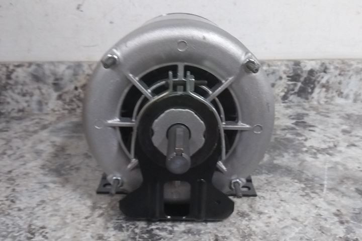 Century H718V1 1/2 HP; 1 HP 1725/1140 RPM 460VAC 3-Phase Belt Drive Motor